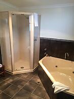 Stanley Hotel & Apartments