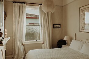 Stanley Hotel & Apartments