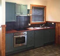 Stanley Hotel & Apartments