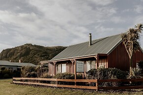 Stanley Hotel & Apartments