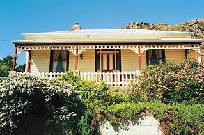 Stanley Hotel & Apartments