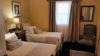 Stanley Hotel & Apartments