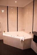 Stanley Hotel & Apartments