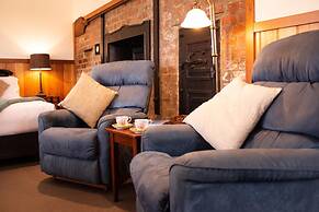 Stanley Hotel & Apartments