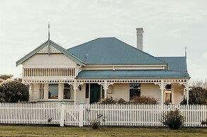 Stanley Hotel & Apartments