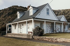 Stanley Hotel & Apartments