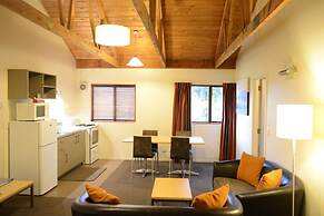 The Hobbit Motorlodge