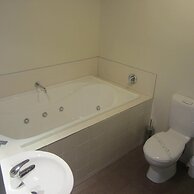 The Hobbit Motorlodge