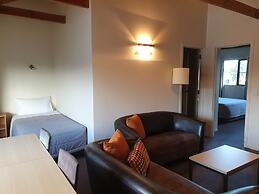 The Hobbit Motorlodge