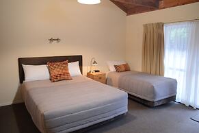 The Hobbit Motorlodge