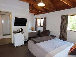 The Hobbit Motorlodge