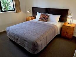 The Hobbit Motorlodge