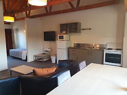 The Hobbit Motorlodge