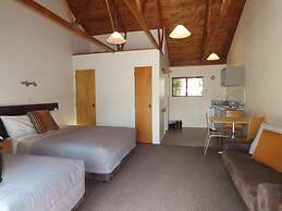 The Hobbit Motorlodge