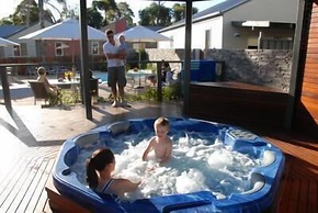 The Lakes Apartments