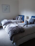 The Lakes Apartments