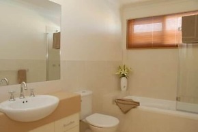 The Lakes Apartments