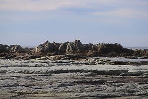 Sierra Beachfront Motel