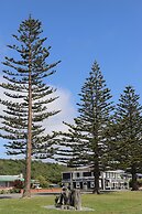 Sierra Beachfront Motel