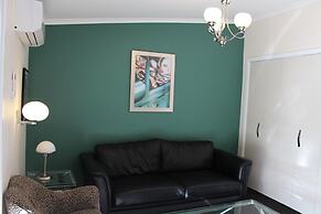 Whale Motor Inn and Restaurant