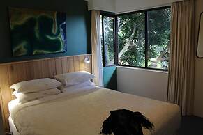 Whale Motor Inn and Restaurant