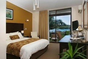 Whale Motor Inn and Restaurant