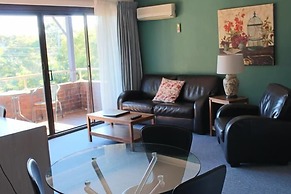 Whale Motor Inn and Restaurant