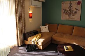 Whale Motor Inn and Restaurant