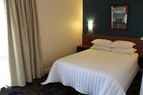 Whale Motor Inn and Restaurant