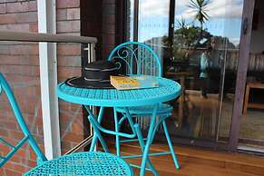 Whale Motor Inn and Restaurant