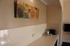 Whale Motor Inn and Restaurant