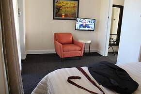 Whale Motor Inn and Restaurant