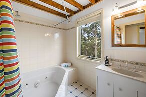 Lorne Bush House Cottages & Eco Retreats