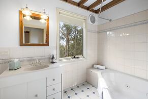 Lorne Bush House Cottages & Eco Retreats