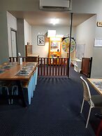 Oonoonba Hotel Motel