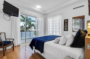 Silver Sea On Sixth Resort