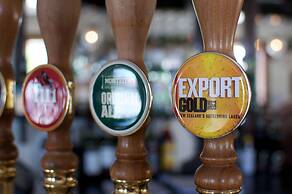 Theatre Royal Hotel Kumara