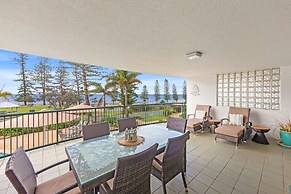 Norfolks on Moffat Beach