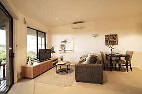 Hilltop Apartments Phillip Island - Adults Only