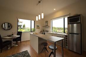 Hilltop Apartments Phillip Island - Adults Only