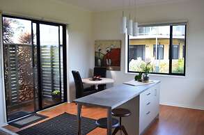 Hilltop Apartments Phillip Island - Adults Only