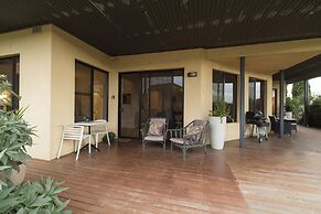 Hilltop Apartments Phillip Island - Adults Only