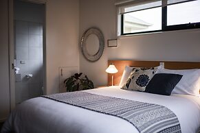 Hilltop Apartments Phillip Island - Adults Only