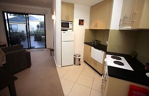 Hilltop Apartments Phillip Island - Adults Only