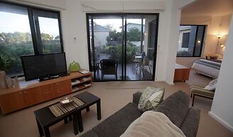 Hilltop Apartments Phillip Island - Adults Only