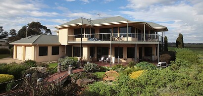 Hilltop Apartments Phillip Island - Adults Only