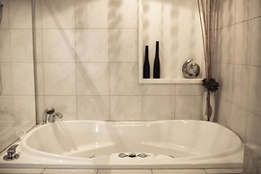 Hilltop Apartments Phillip Island - Adults Only