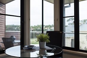 Hilltop Apartments Phillip Island - Adults Only