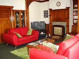 Ducks & Drakes Boutique Motel & Backpackers