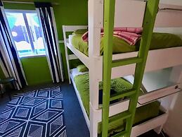 Ducks & Drakes Boutique Motel & Backpackers